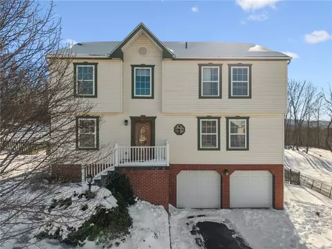 337 Chanticleer Cir, New Stanton, PA 15672