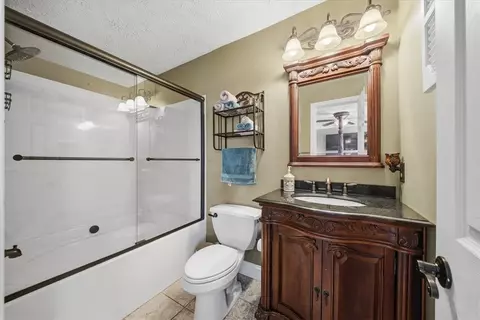 Bath - 140 Cedar Ridge Dr, Monaca, PA 15061 photo 2 of 3