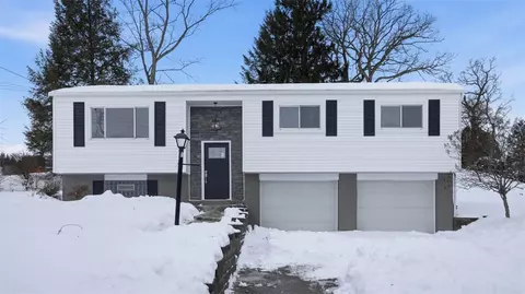 221 Bainbridge Dr, Aliquippa, PA 15001