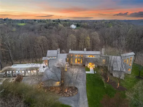 52 Timberhill Dr, Sewickley, PA 15143
