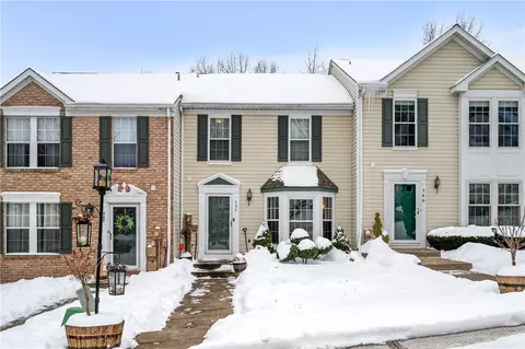 747 Parkridge Ln, Coraopolis, PA 15108