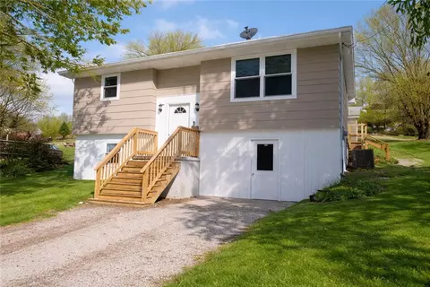 9 3rd St, Ligonier, PA 15658