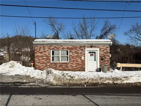 204 Mccoy Rd, Mckees Rocks, PA 15136