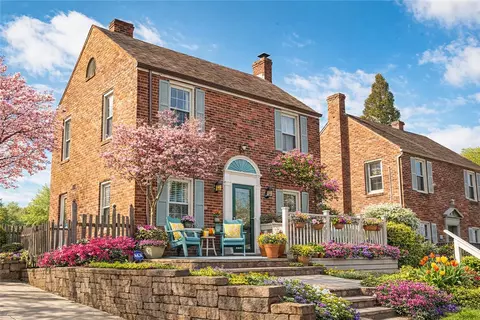330 Hazel Dr, Pittsburgh, PA 15228