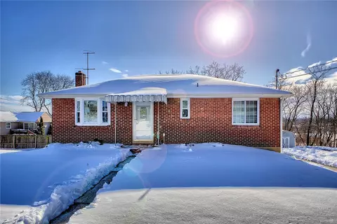 11480 Dennis Cir, Irwin, PA 15642