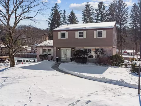 3702 Gleneagle Dr, Murrysville, PA 15668