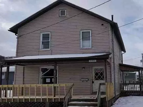 202 Parker Ave, Franklin, PA 16323