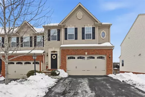 207 Noble Woods Dr, Coraopolis, PA 15108