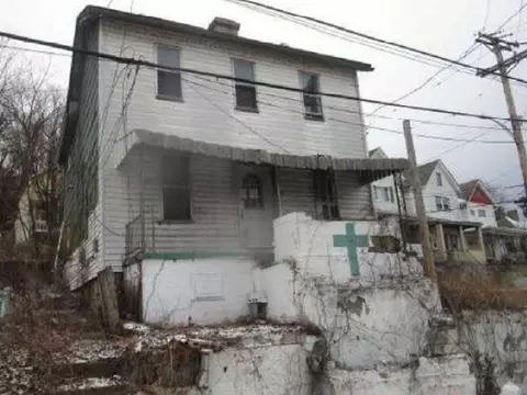 439 Alexander St, Mckees Rocks, PA 15136