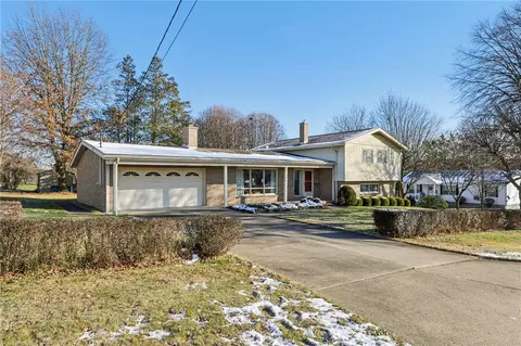 1423 8th St, Irwin, PA 15642