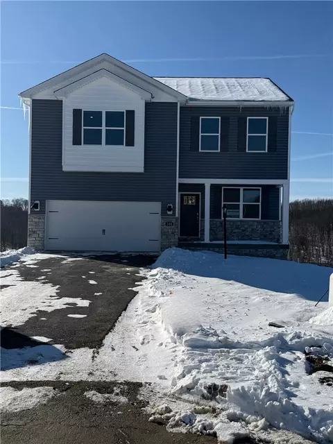 100 Crabapple Ln, Beaver Falls, PA 15010