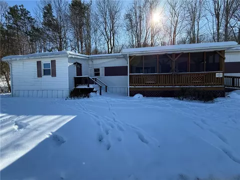 10 Spruce Ln, Indiana, PA 15701