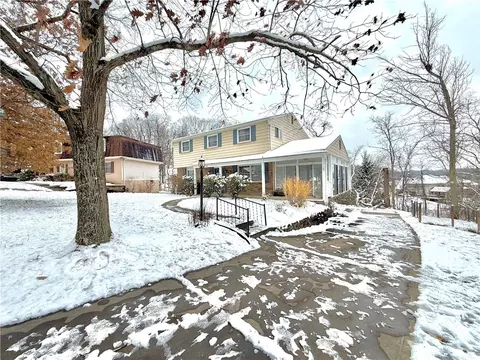 1449 Park View Dr, Allison Park, PA 15101