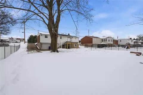 Exterior - 210 Seanor Rd, Irwin, PA 15642 photo 6 of 8