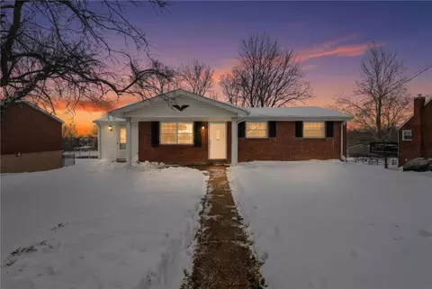 210 Seanor Rd, Irwin, PA 15642