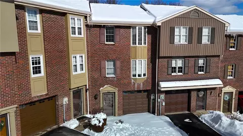 12 Hennig Dr, Pittsburgh, PA 15236