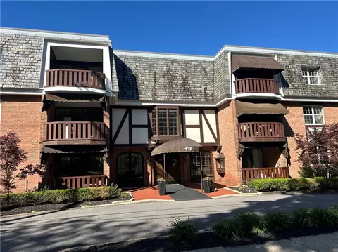 136 Centennial #305, Sewickley, PA 15143