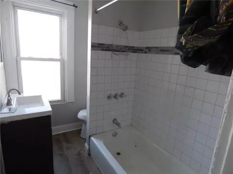 Bath - 226 Lobinger Ave, Braddock, PA 15104 photo 2 of 5