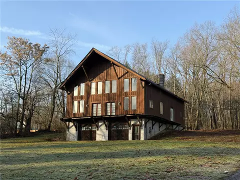 461 Grove St, Hermitage, PA 16148