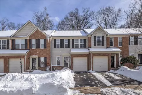 112 Southern Valley Ct, Mars, PA 16046