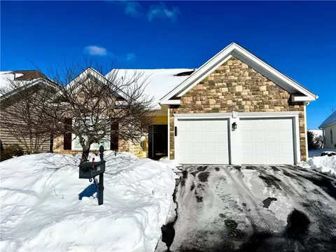 527 Pioneer Ln, Freedom, PA 15042