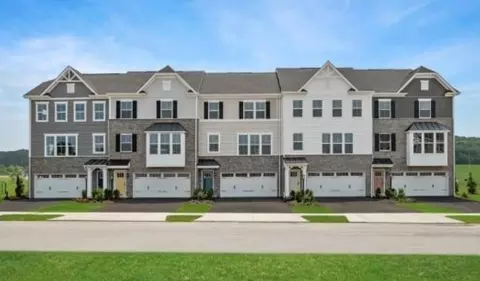 105 Leah Dr, Zelienople, PA 16063