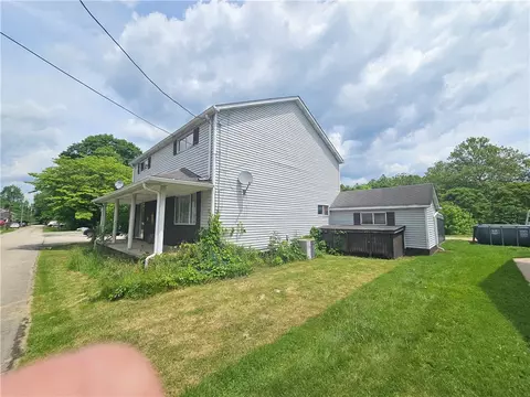 326 Riverside Dr, Smithton, PA 15479