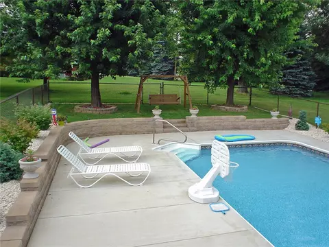 Exterior - 112 Circle Dr, Irwin, PA 15642 photo 8 of 13