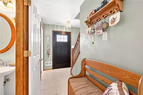 Entry Way - 112 Circle Dr, Irwin, PA 15642 photo 4 of 5