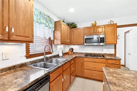 Kitchen - 112 Circle Dr, Irwin, PA 15642 photo 3 of 4