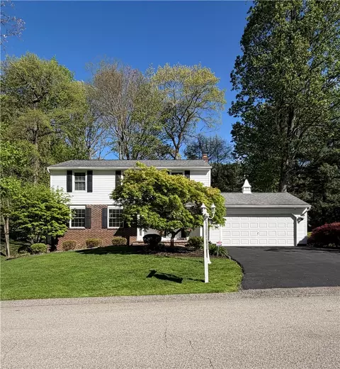 52 Greenview Dr, Jeannette, PA 15644