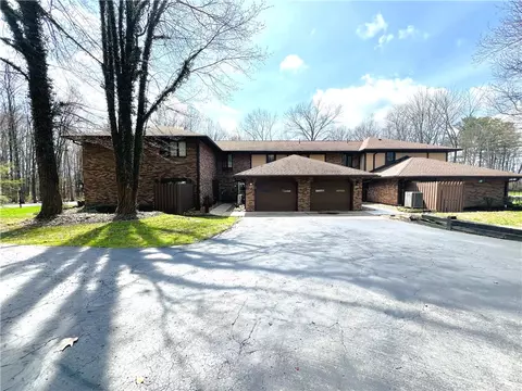4217 Bristol Ln, New Castle, PA 16105