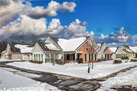 101 Spring Valley Dr, Zelienople, PA 16063