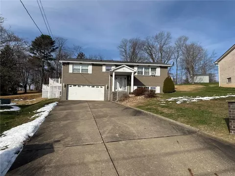 31 Belmeade Ter, Uniontown, PA 15401
