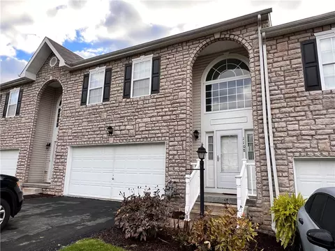 1108 Arrowhead Dr, Washington, PA 15301