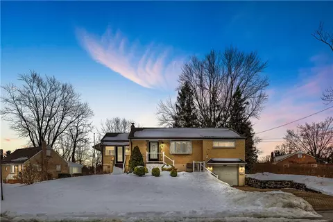 2 Hallmark Dr, Pittsburgh, PA 15235