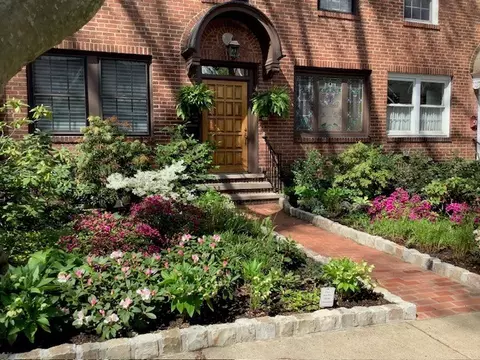 516 Roslyn Pl, Pittsburgh, PA 15232