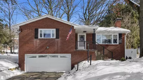 422 Wimer Dr, Pittsburgh, PA 15237