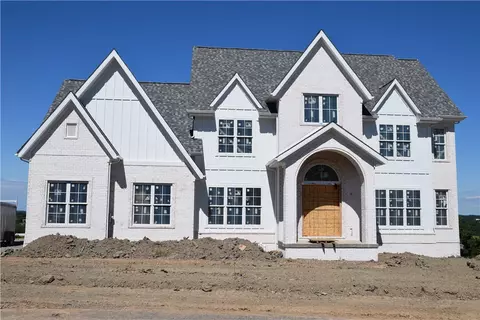 216 Falcon Ln, Cranberry Township, PA 16066