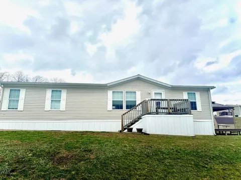 203 Knight Dr, North Belle Vernon, PA 15012