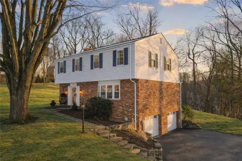 220 Cornwall Dr, Pittsburgh, PA 15238