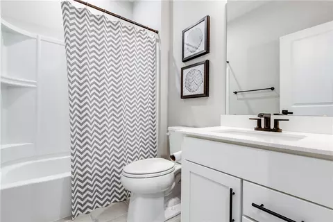 Bath - 390 Dana Dr, Eighty Four, PA 15330 photo 2 of 2