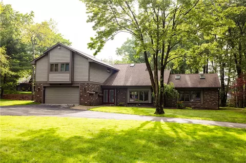 1738 Snowfield Dr, Somerset, PA 15501