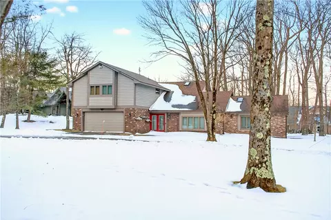 1738 Snowfield Dr, Somerset, PA 15501