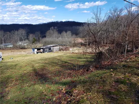 348 Frankfort Springs Dr, Georgetown, PA 15043