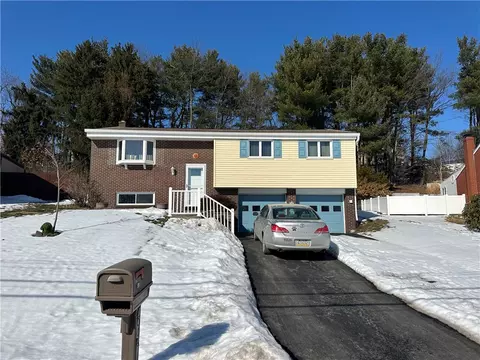 1003 Fiddleback Dr, Mckees Rocks, PA 15136