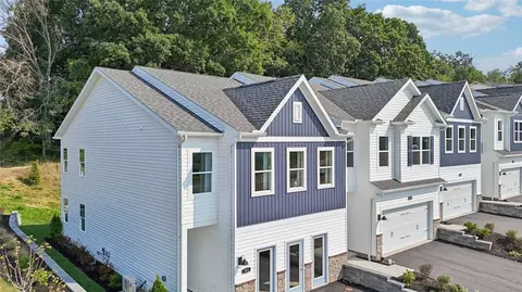160 River Ridge Dr, Moon Twp, PA 15108