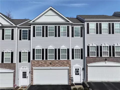246 Grace Manor Dr, Coraopolis, PA 15108