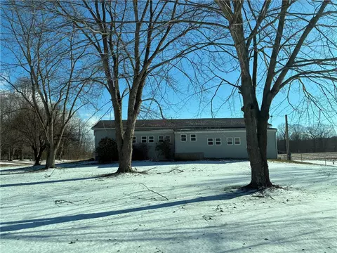 27 Hnida Rd, West Middlesex, PA 16159