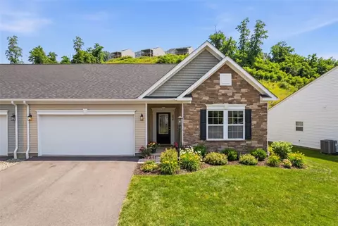298 Olivia Dr, New Kensington, PA 15068